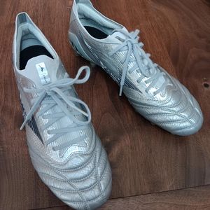Mizuno Morelia Neo Beta